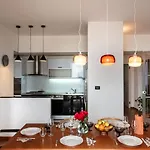 Spacious 3Br Seaview Apt Near Old Town & Beach דירה