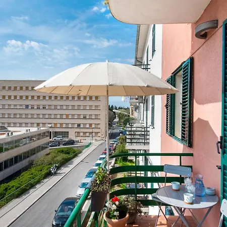 Airy Seafront 1920s Apartamento