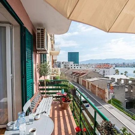 Apartman Spacious 3br Seaview Near Old Town & Split