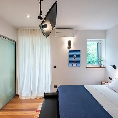 Airy Seafront 1920s Apartamento