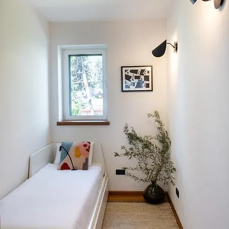 Airy Seafront 1920s * Σπλιτ