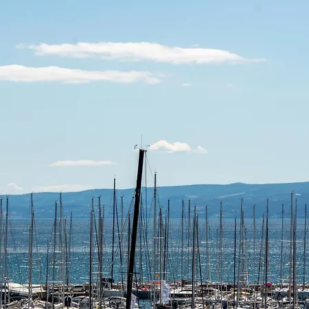 Airy Seafront 1920s *