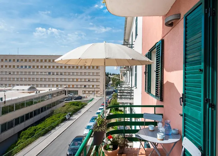 Airy Seafront 1920s Lejlighed