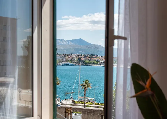 Airy Seafront 1920s Lejlighed *