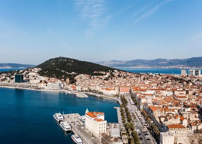 Airy Seafront 1920s Lejlighed