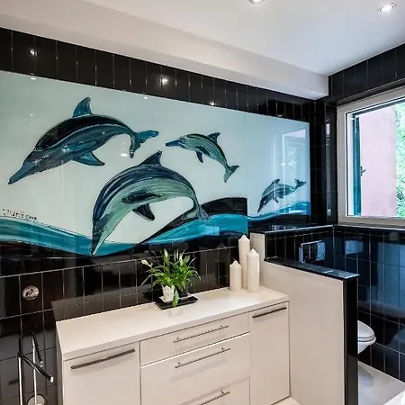 Airy Seafront 1920s Appartement Split